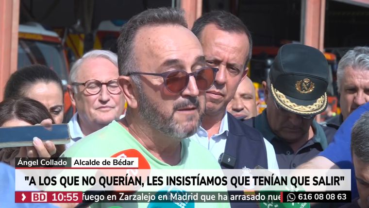 Ángel Collado durante su relato sobre el grupo de nueve vecinos, minuto 00:00:36.